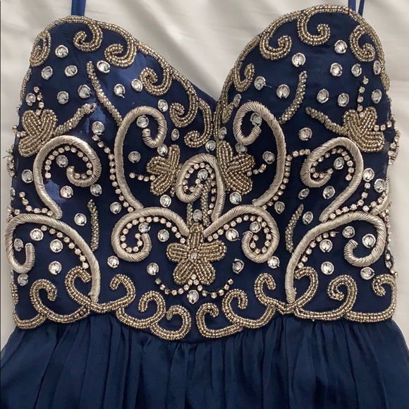 Sean Collection Prom/Homecoming Dress - Picture 3 of 5